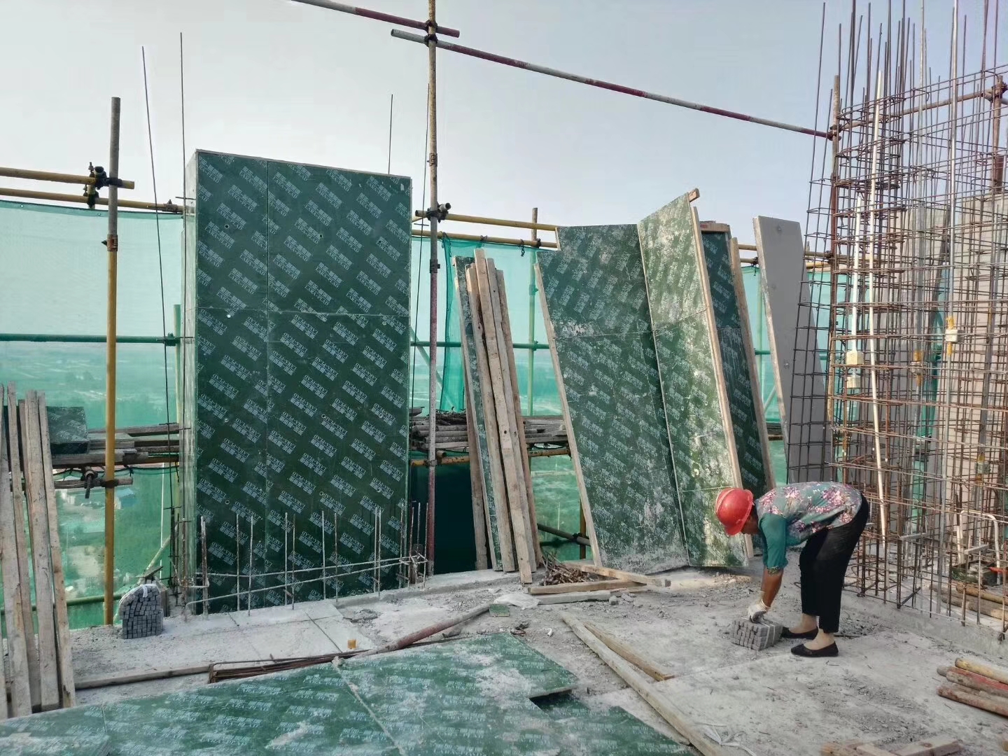 鋼化膜覆塑模板真的漲價了